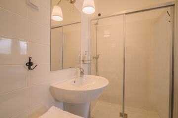 Bathroom shower
