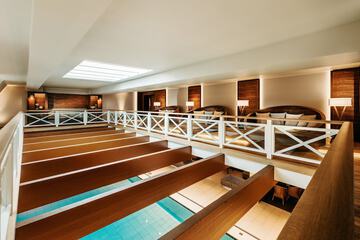 Exercise/lap pool