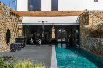 Exercise/lap pool