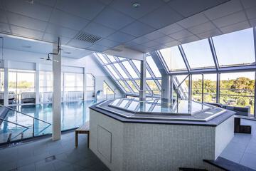 Indoor spa tub