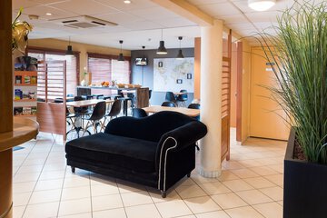Lobby lounge