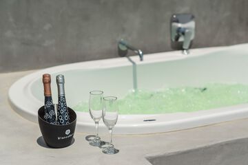 Jetted tub