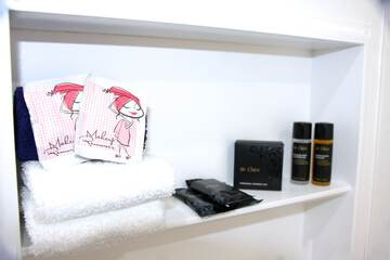 Bathroom amenities