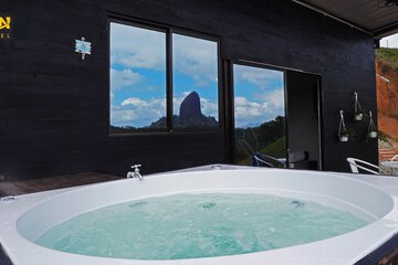 Jetted tub
