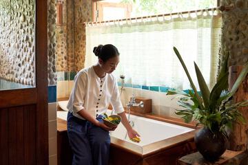 Indoor spa tub