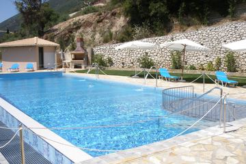 Pool waterfall