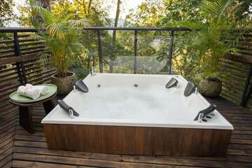 Private spa tub