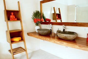 Bathroom sink