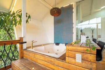 Private spa tub