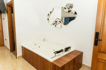 Jetted tub