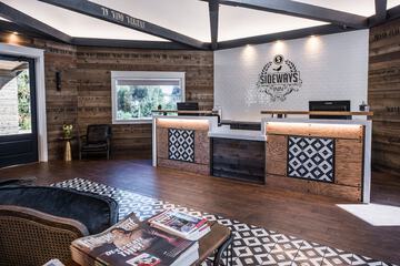 Check-in/check-out kiosk