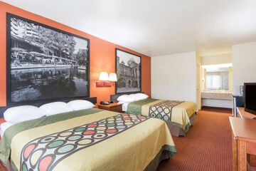 Super 8 by Wyndham San Antonio at I-10