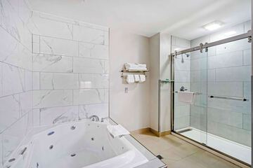 Room 10 of 27