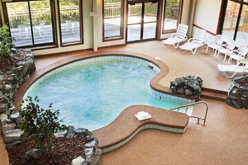 Indoor spa tub