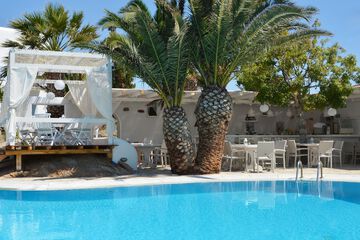 Poolside bar