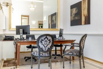 Concierge desk