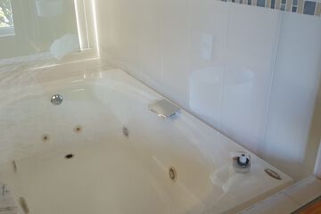 Jetted tub
