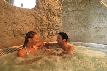 Indoor spa tub