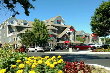 Cherry Tree Inn & Suites