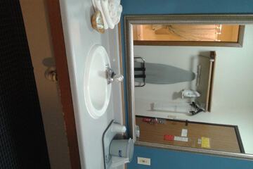 Bathroom sink