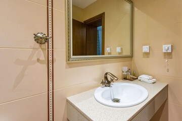 Bathroom sink