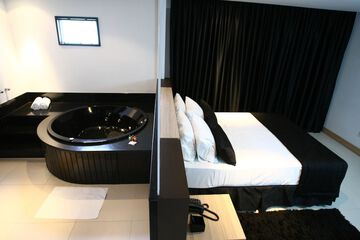 Jetted tub