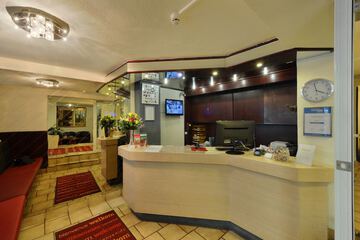 Lobby lounge