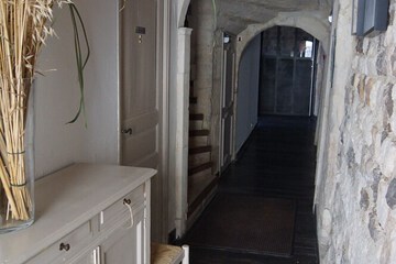 Handrails in hallways