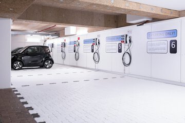 Electric vehicle charging station