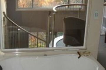 Deep Soaking Bathtub