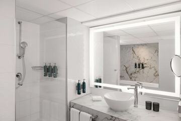 Bathroom shower