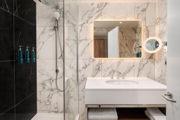 Bathroom shower