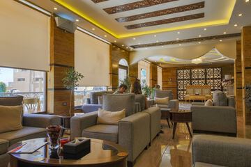 Lobby lounge