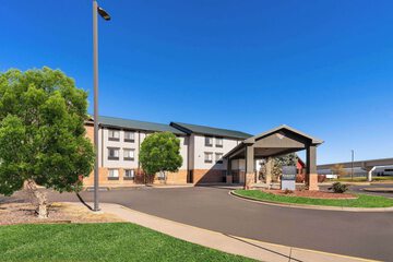 SYLO Hotel Denver Airport a Ramada by Wyndham