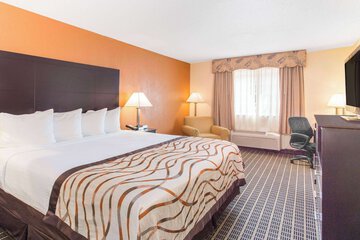 Room 25 of 47