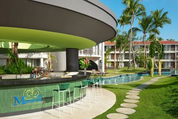 Poolside bar