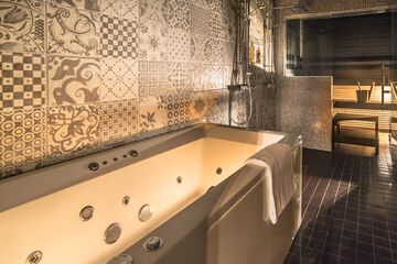Jetted tub