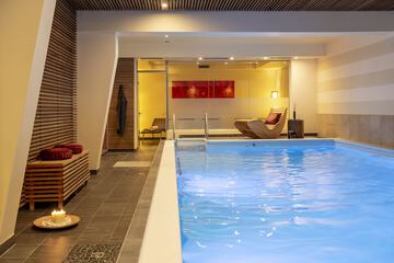 Exercise/lap pool
