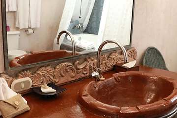 Bathroom sink