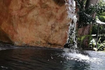 Pool waterfall