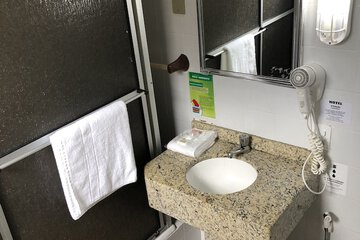 Bathroom sink