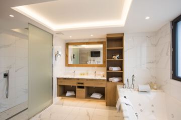 Jetted tub