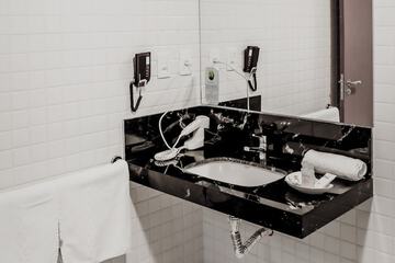 Bathroom sink