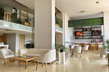 Lobby lounge