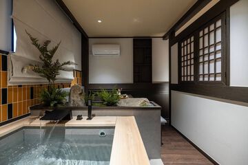 Private spa tub
