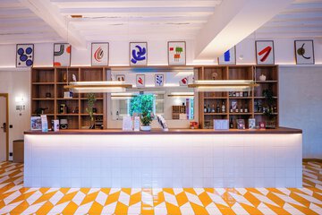 Concierge desk