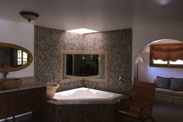 Deep soaking bathtub