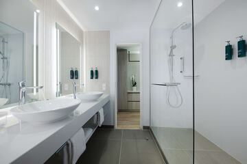 Bathroom shower