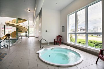 Indoor spa tub