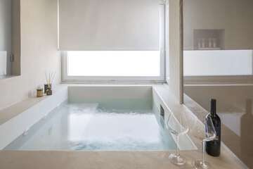 Private spa tub
